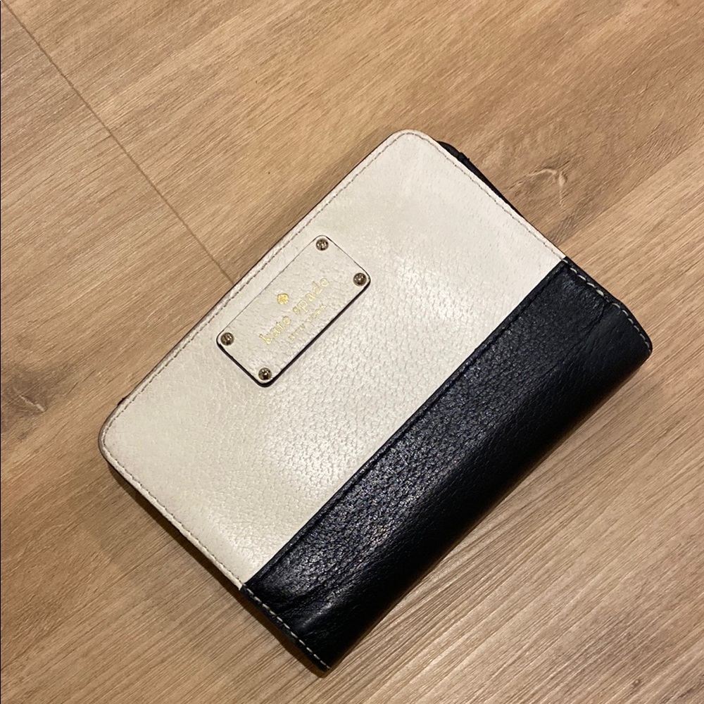 Kate Spade Black and Cream Wallet